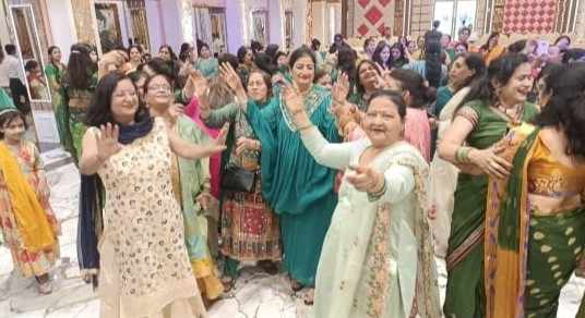 Dilshad Colony Ward Corporation Councilor Sister Preeti organized a grand Teej festival