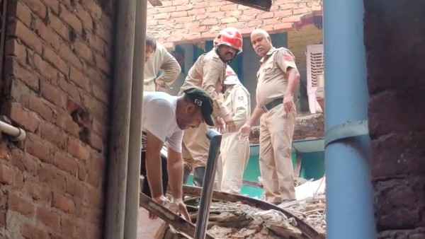 Delhi building collapse