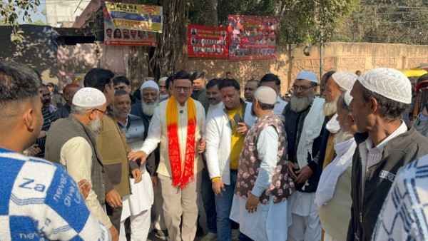 In Krishna Nagar, MLA Dr. Anil Goyal laid the foundation stone for 100 roads.