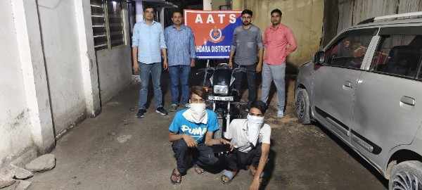 फ़िल्मी अंदाज में 10 KM तक पीछा कर शाहदरा जिला पुलिस ने  मोबाइल स्नैचिंग कर भाग रहे दो बदमाश को दबोचा