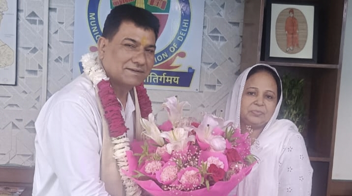 चार साल से रिटायरमेंट फंड के लिए भटक रहे परिवार को मिला सहारा, MCD शाहदरा साउथ ज़ोन के अध्यक्ष रामकिशोर शर्मा बने फरिश्ता