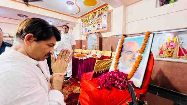 डॉ श्यामा प्रसाद मुखर्जी ने पद प्रतिष्ठा और निज हित से बड़ा राष्ट्र को माना: मनोज तिवारी