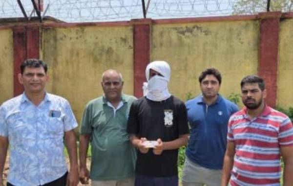 ऑनलाइन जुए की लत ने बीएसएफ कांस्टेबल को बनाया लुटेरा शाहदरा पुलिस ने चौंकाने वाली लूट का किया खुलासा