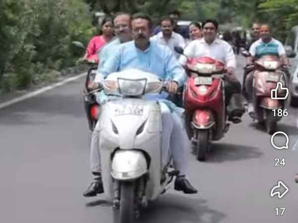 दिल्ली की सड़कों पर ट्रैफिक नियमों की धज्जियां उड़ाते नजर आए परिवहन राज्य मंत्री हर्ष मल्होत्रा : बिना हेलमेट चलाते दिखे स्कूटी