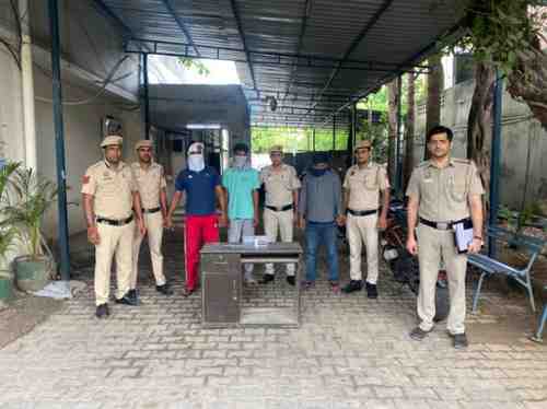 कांवड़ यात्रा की तैयारी कर रहें दो पक्ष पार्किंग को लेकर भिड़े, चली गोली चार आरोपी को पुलिस नें दबोचा