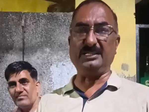 तेज बारिश के बीच निगम पार्षद संदीप कपूर की तत्परता से कृष्णा नगर में जलनिकासी हुई सुनिश्चित