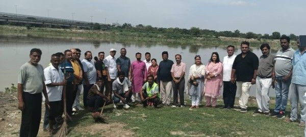 BJP कृष्णा नगर मंडल ने यमुना किनारे पौधरोपण कर हरियाली का लिया संकल्प