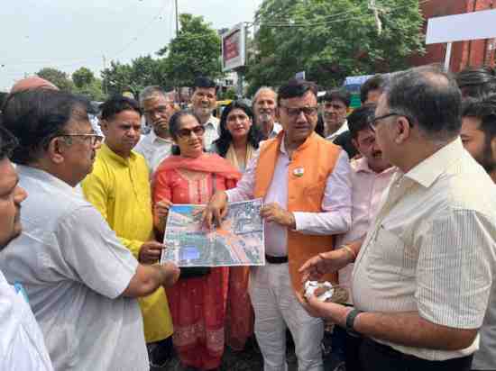 विधायक डॉ अनिल गोयल की पहल पर कृष्णा नगर में सौंदर्यीकरण कार्य की हूई शुरुआत