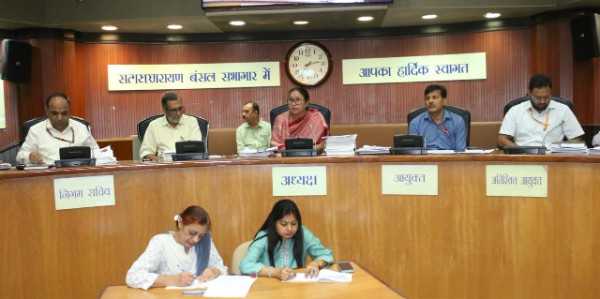 स्थायी समिति की बैठक में हंगामा, भाजपा पार्षद और निगम अधिकारियों में तीखी नोकझोंक