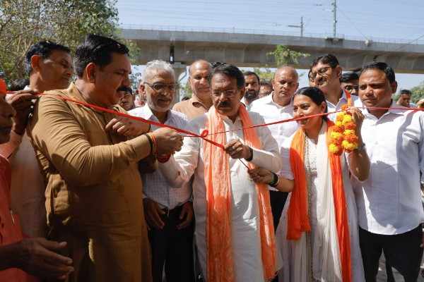 पूर्वी दिल्ली: दल्लूपुरा गांव में छठ घाट निर्माण का शिलान्यास और भव्य द्वार का लोकार्पण