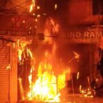 जगतपुरी में बिजली के खंभे पर लगी आग से मची अफरा-तफरी, बड़ा हादसा टला
