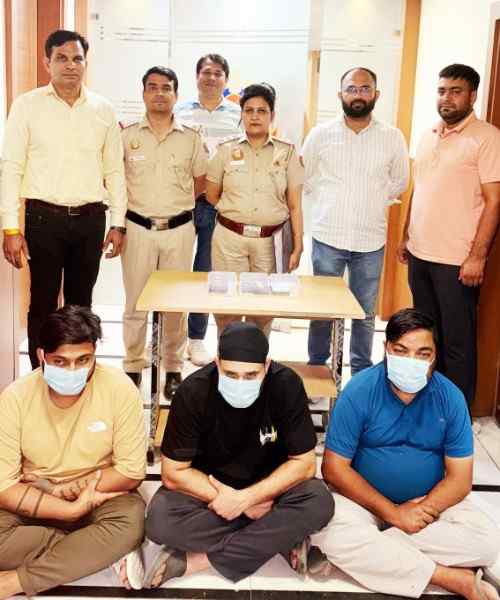 क्रेडिट कार्ड की लिमिट बढ़ाने के नाम पर ठगी का भंडाफोड़ शाहदरा साइबर पुलिस ने तीन जालसाजों को किया गिरफ्तार