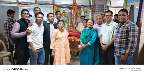 जग प्रवेश चंद्र अस्पताल में मनाया गया दीपावली मिलन समारोह, आउटसोर्सिंग स्टाफ को दिए गए उपहार