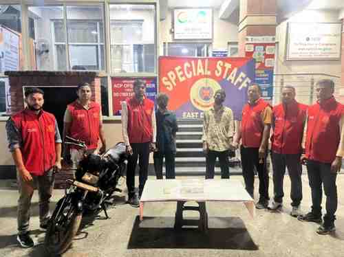 NRI सीनियर सिटीजन महिला के साथ स्नैचिंग करने वाले दो बदमाश गिरफ्तार