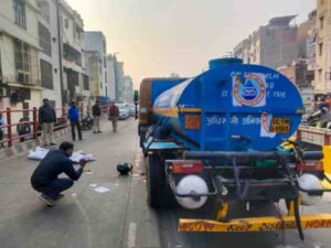 गीता कॉलोनी में दिल्ली जल बोर्ड के टैंकर से कुचलकर रैपिडो चालक की मौत, चालक फरार