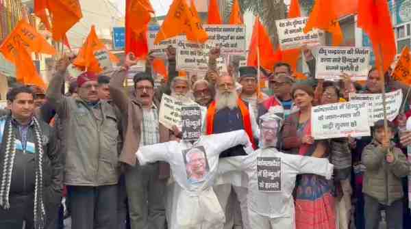 बांग्लादेश में हिंदू छात्र की हत्या के विरोध में शाहदरा में प्रदर्शन, यूनाइटेड हिंदू फ्रंट ने फूंका प्रधानमंत्री हाजी यूनुस का पुतला