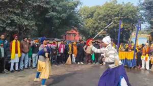 गुरु गोविंद सिंह के प्रकाश पर्व पर त्रिलोकपुरी में निकला भव्य नगर कीर्तन, हिंदू मुस्लिम सिख एकता की दिखी मिसाल