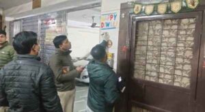 लक्ष्मी नगर में दिल दहलाने वाली वारदात, बेटे ने मां बहन और नाबालिग भाई की हत्या कर रिश्तों को किया शर्मसार