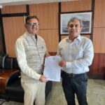 मुख्यमंत्री फंड की लंबित फाइलों को लेकर कृष्णा नगर विधायक ने MCD कमिश्नर से की मुलाकात, विकास कार्यों में तेजी की मांग