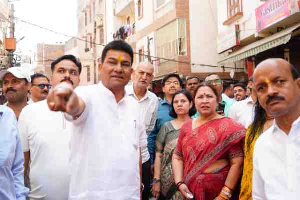 MCD स्टैंडिंग कमेटी चेयरमैन शकरपुर वार्ड का निरीक्षण, अवैध मछली बाजार बंद कराने और सफाई व्यवस्था सुधारने के निर्देश