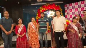 मदर्स डे पर  प्रेग्नेंट महिलाओं ने रैंप पर किया कैटवॉक, दिखाई मां बनने की खूबसूरती